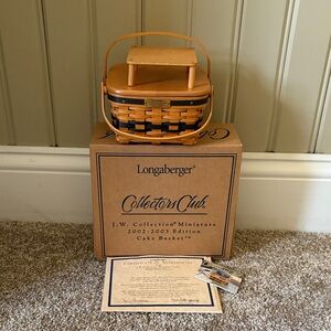 Longaberger Collector's Club Cake Basket. 2002-2003 Edition